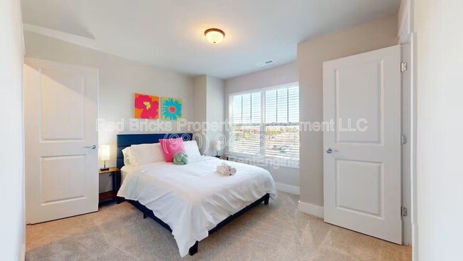 Building Photo - 4122 Salient St