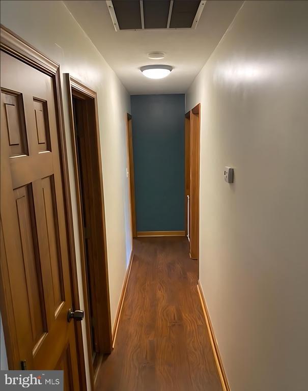 Building Photo - 8624 Valley Dr