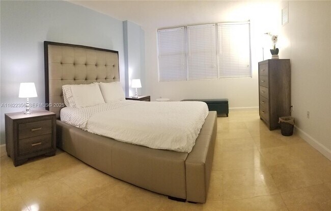 Building Photo - 6917 Collins Ave