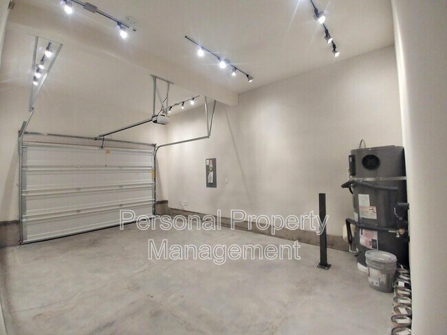 Building Photo - 1329 NE 72nd Way