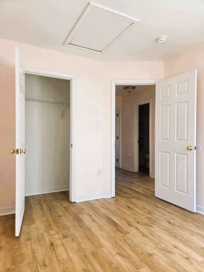 Building Photo - Ashley Village Townhome with all new LPV flooring and paint.