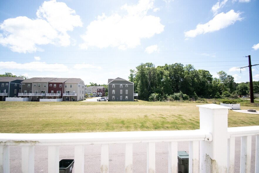 Building Photo - 914 Avast Way