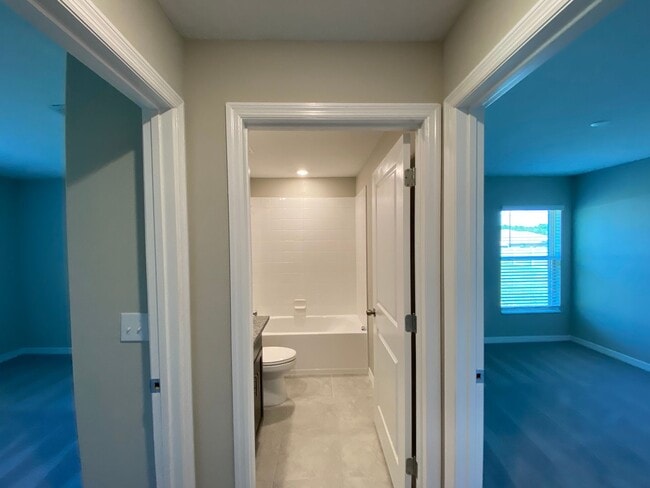 Building Photo - MOVE IN BY END OF MARCH AAND RECEIVE TWO WEEKS FREE!!  Hills Of Tuscany - Great Location, 3/2/2 *...