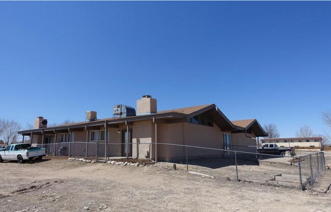 Building Photo - 667 E Clarion Dr