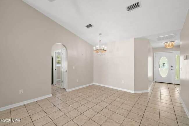 Building Photo - 615 Poinsettia Ct