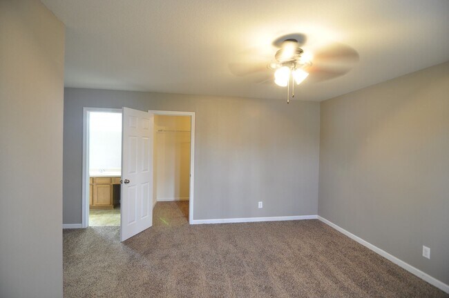 Building Photo - 29934 Glenrose Way