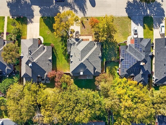 Building Photo - 1622 Stratford Dr