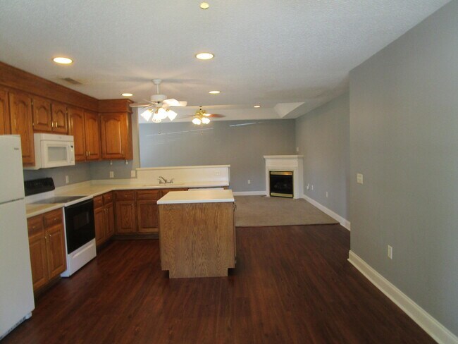 Building Photo - 601 Brushwood Dr