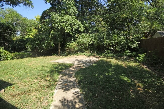 Building Photo - 9721 Greenwood Terrace