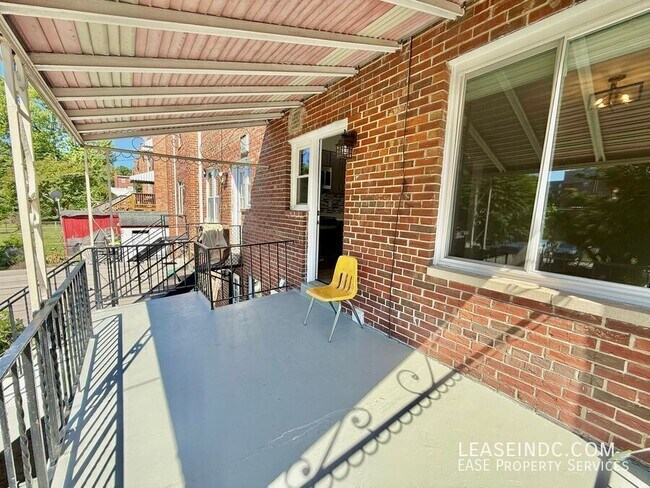 Building Photo - 733 Crittenden St NE