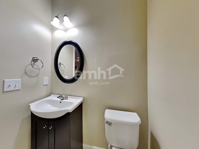 Building Photo - 298 Scarlett Ln