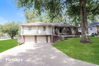 Building Photo - 1343 SW Horizon Dr