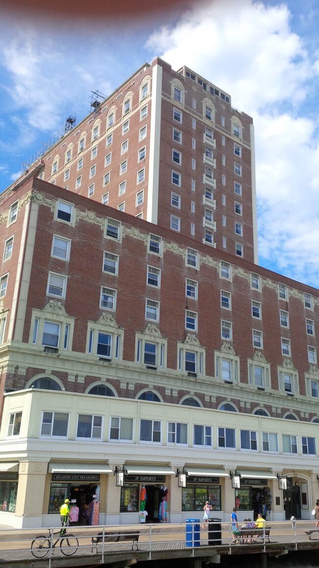 Building Photo - The Ritz