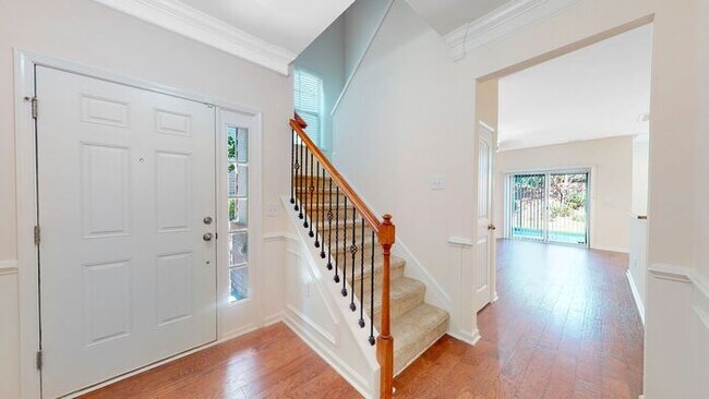 Building Photo - Inviting End Townhome with Loft, Granite Kitchen & 2-Car Garage , Near RTP, RDU, I-40 & I-540