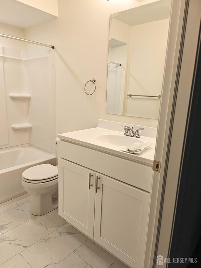 Building Photo - 1221 Waterford Dr