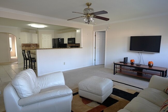 Building Photo - 3002 Carmel St