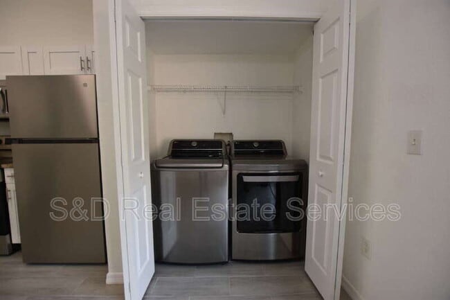 Building Photo - 1035 Fox Lake Dr