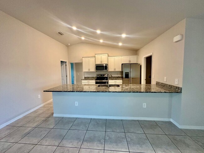 Building Photo - Available Now- 4 Bedroom 2 Bathroom NW Cap...