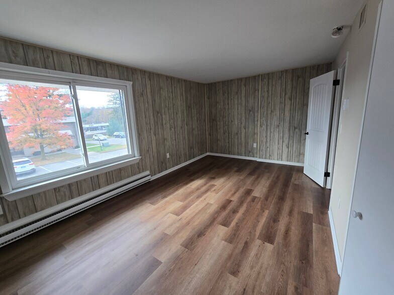 Building Photo - 11 Cedarland Ct