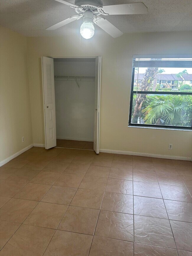 Building Photo - 4692 Lucerne Lakes Blvd