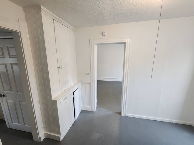 Building Photo - 521 W 14th St