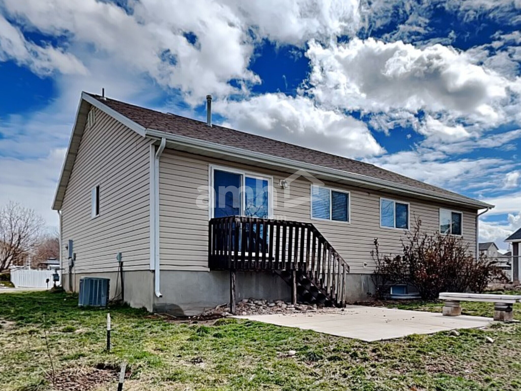 Building Photo - 1401 N 2225 W