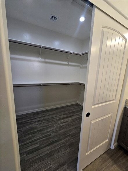 Building Photo - 2561 N Ridge Ave