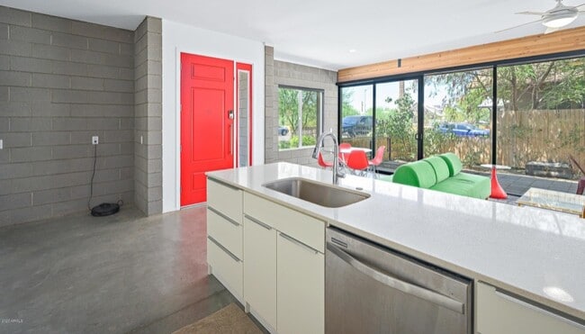 Building Photo - 1316 E Fillmore St