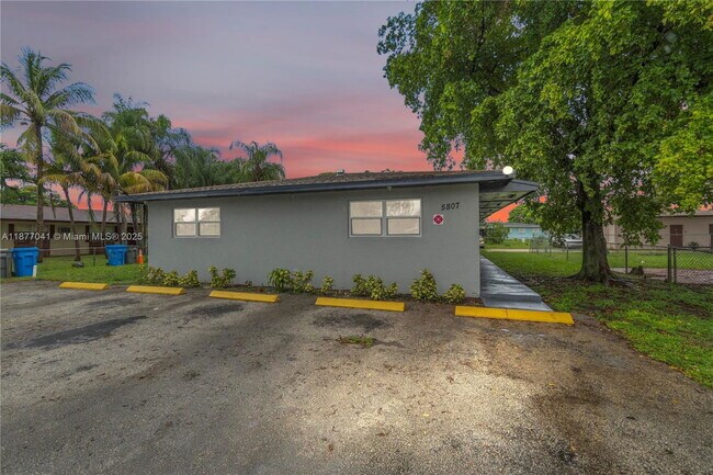 Building Photo - 5807 SW 27th St