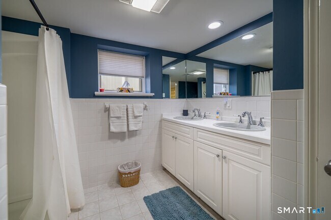 Building Photo - 133 Linden Ave