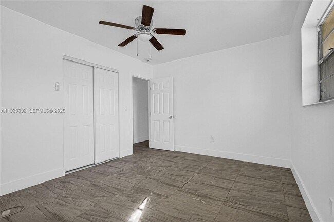 Building Photo - 14600 NE 14th Ave