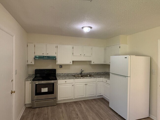 Building Photo - Richland Apartments Building F