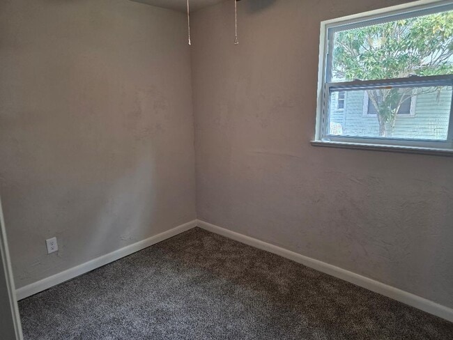 Building Photo - 21307 SE Hawthorne Rd