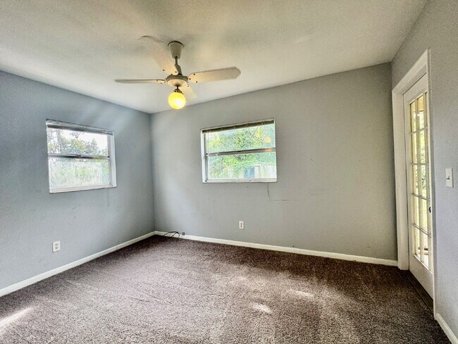 Building Photo - 301 Hickory Ln