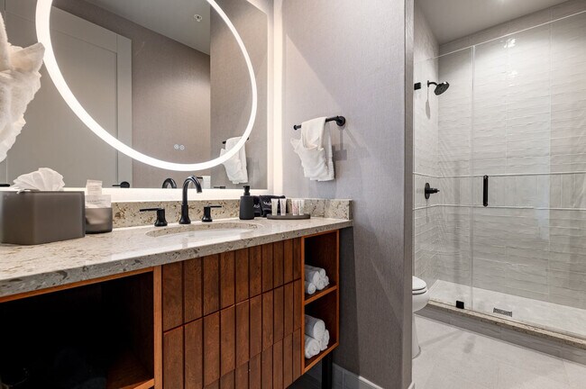 Building Photo - 1011 Canal St