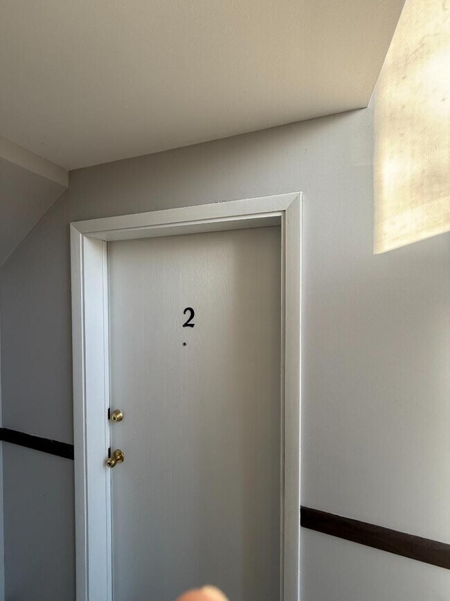 Building Photo - 591 Coyne St