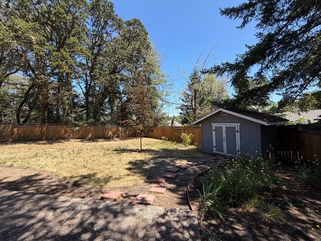 Building Photo - Spacious 4BR/3BA Home with Deck, Fenced Yard & Garage