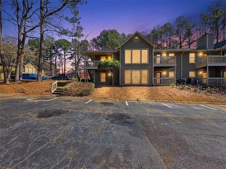 Building Photo - 1702 Country Park Dr