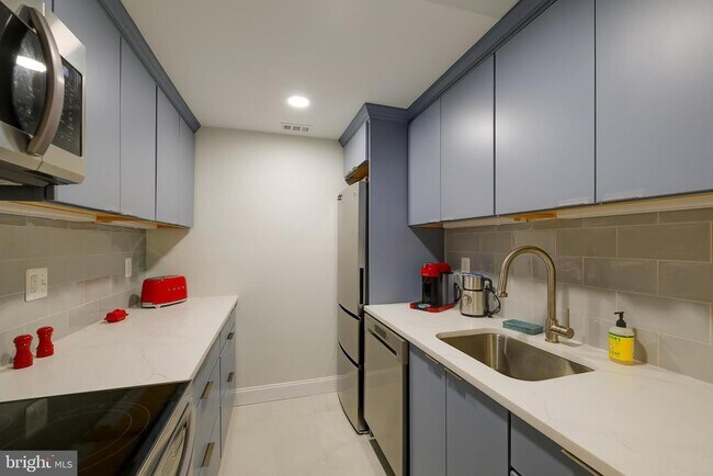 Building Photo - 226 3rd St NE