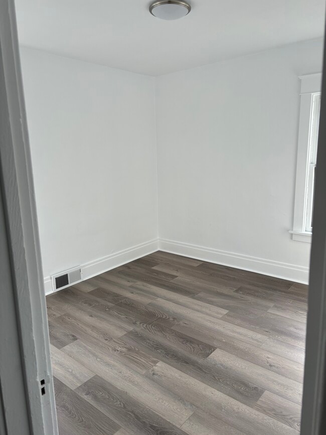 Bedroom - 903 Northland Ave