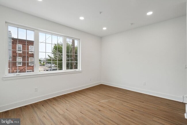 Building Photo - 528 W Berks St