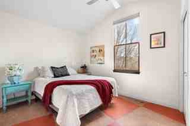 Building Photo - 2507 Ravenwood Ln