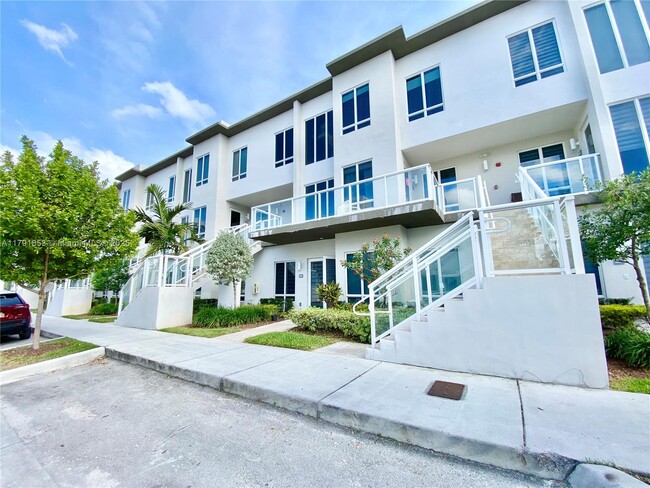 Building Photo - 6415 NW 102nd Path
