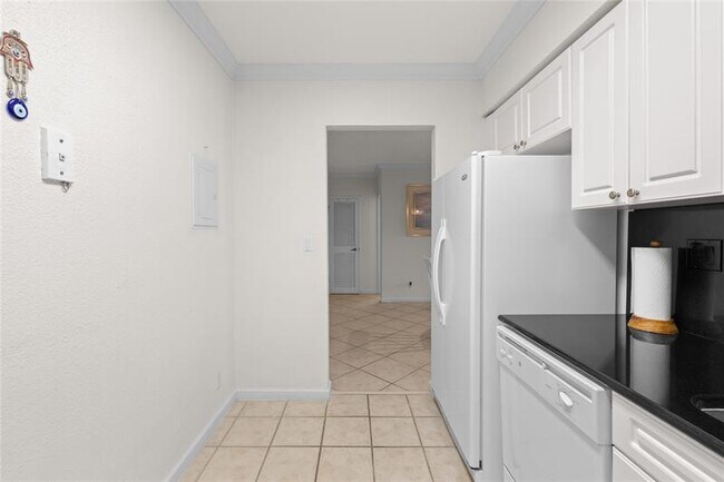 Building Photo - 2501 S Ocean Dr