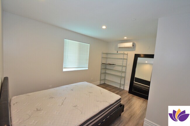 Building Photo - 5955 Hillview Park Ave