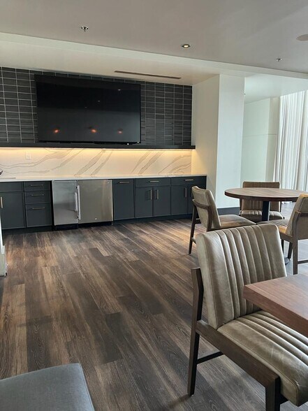 Building Photo - 600 12th Ave S