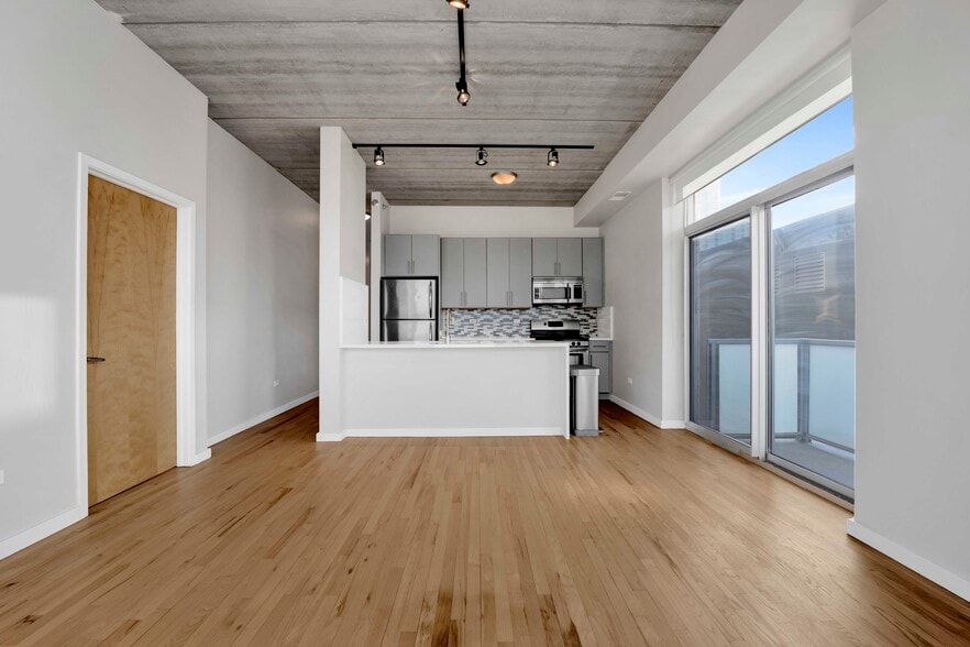 Building Photo - 630 N Franklin St