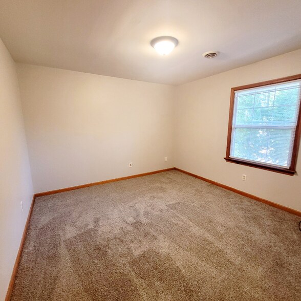 Building Photo - 1252 Gatewood Rd