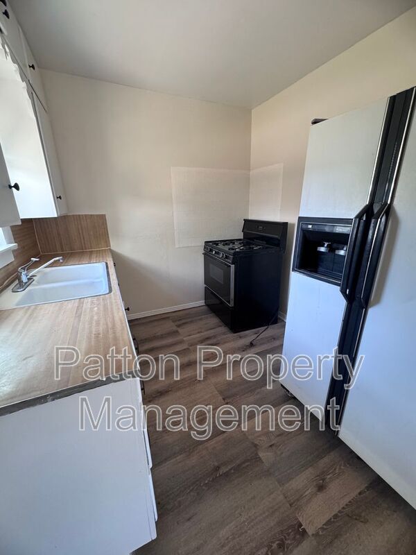 Building Photo - 109 S Palo Duro St