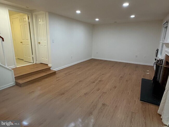 Building Photo - 10113 Galsworthy Pl